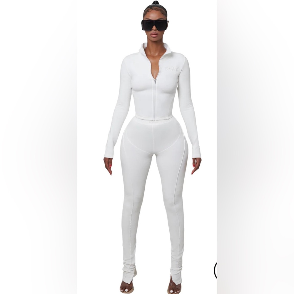 YAGI WORLD TRACKSUIT WHITE SIZE S FITS 5’7 160 lbs WORN ONCE TO TRY ON